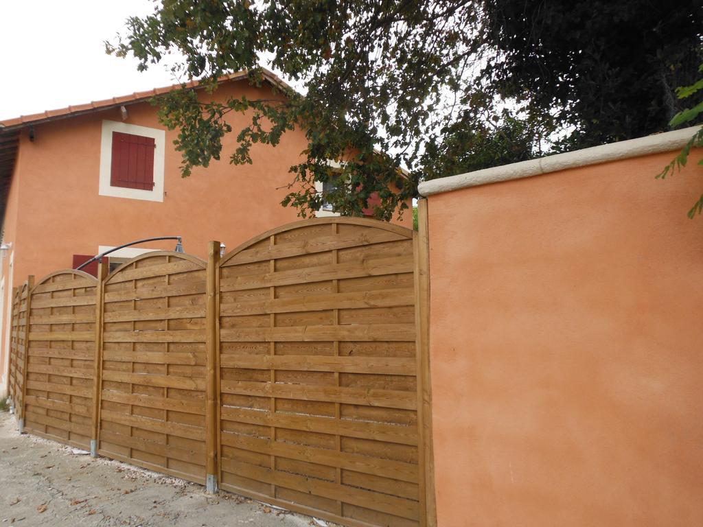 Appartement Le Romarin Mallemort Buitenkant foto