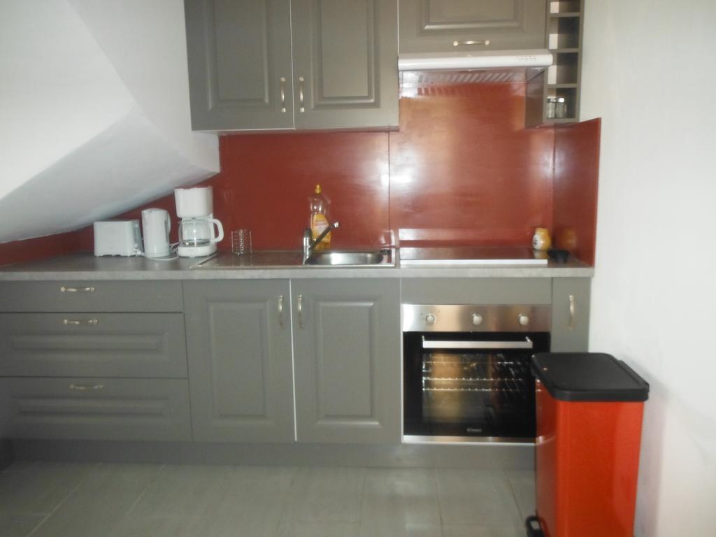 Appartement Le Romarin Mallemort Buitenkant foto